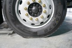 青岛解放 鹰腾 380马力 4X2 柴油 AMT自动档 6.8米冷藏车