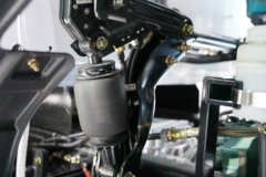 青岛解放 鹰腾 380马力 4X2 柴油 AMT自动档 6.8米冷藏车