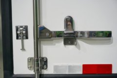 青岛解放 鹰腾 380马力 4X2 柴油 AMT自动档 6.8米冷藏车