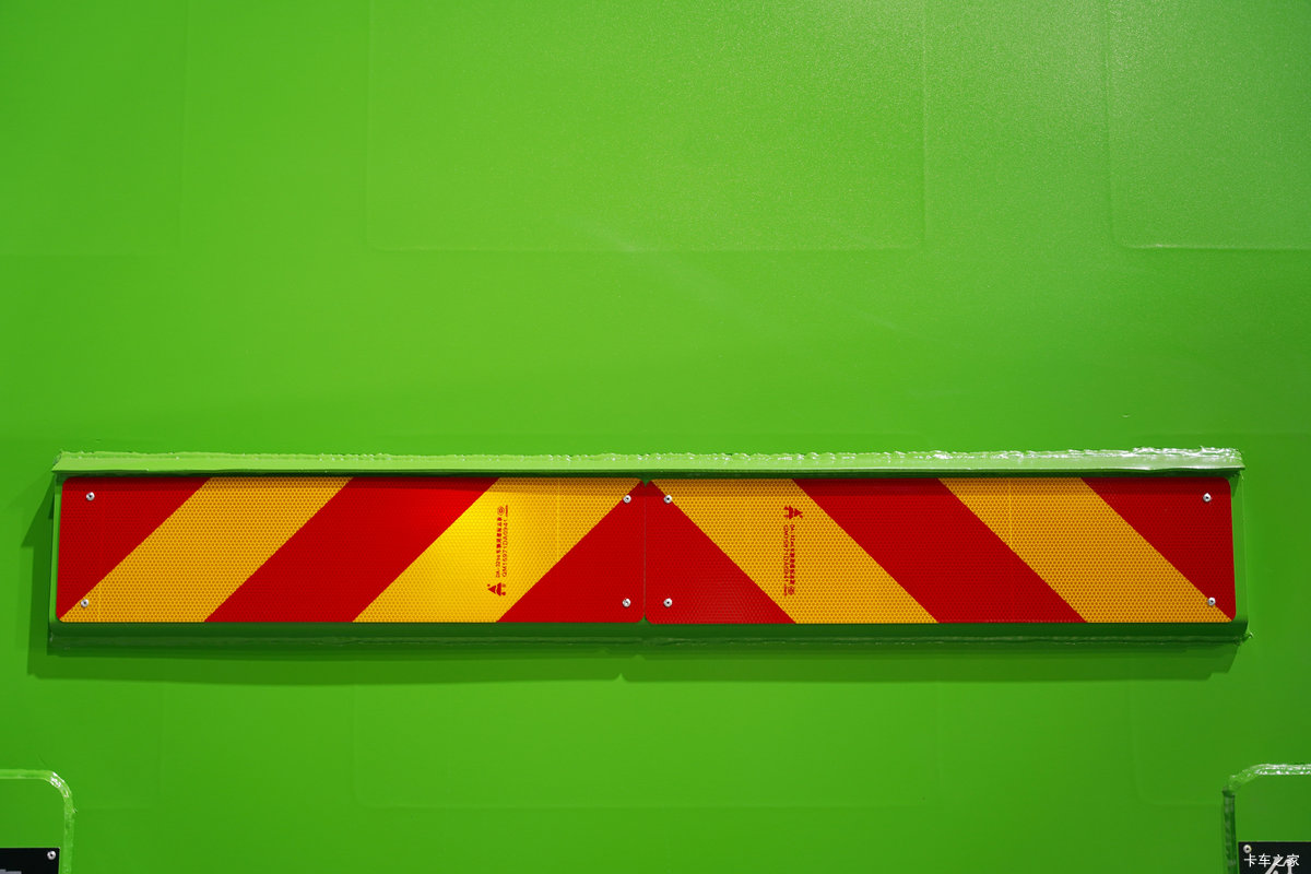 ���ӥ�� 7.8L���� 350���� 8X4 һ�����10�� 5.6����ж����װ                                                