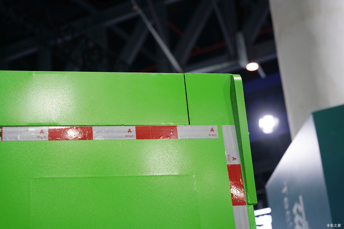 ���ӥ�� 7.8L���� 350���� 8X4 һ�����10�� 5.6����ж����װ                                                