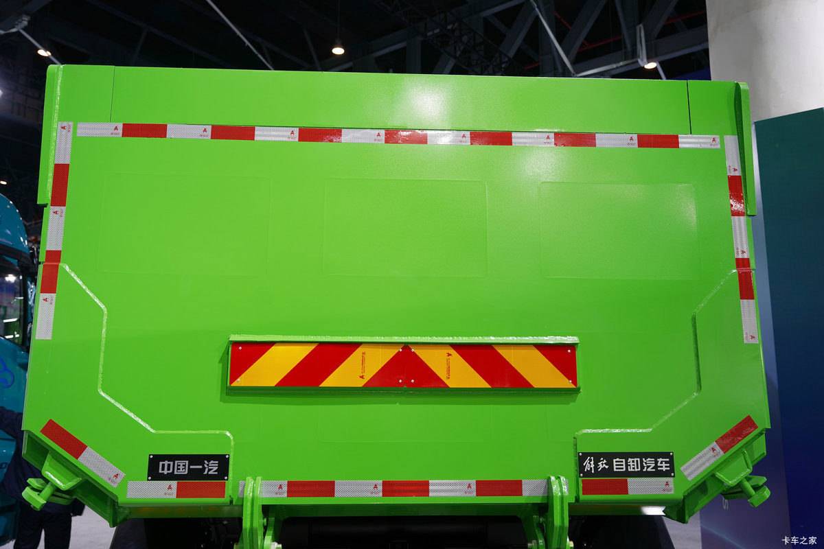 ���ӥ�� 7.8L���� 350���� 8X4 һ�����10�� 5.6����ж����װ                                                