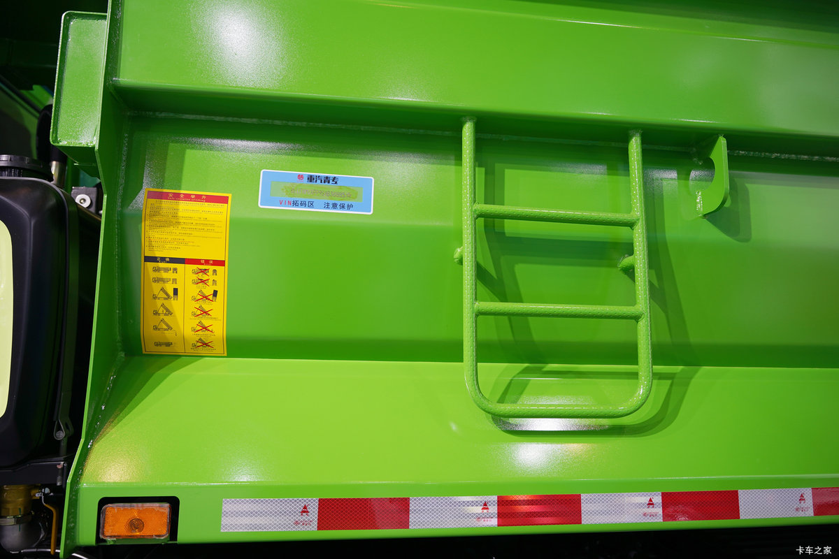 ���ӥ�� 7.8L���� 350���� 8X4 һ�����10�� 5.6����ж����װ                                                