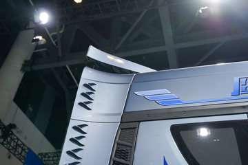 ���ӥ�� ����� 15.6L LNG 660���� 6X4 һ�����12�� AMT�Զ��� ǣ����ͼƬ