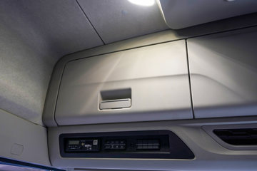 ���ӥ�� ����� 15.6L LNG 660���� 6X4 һ�����12�� AMT�Զ��� ǣ����ͼƬ