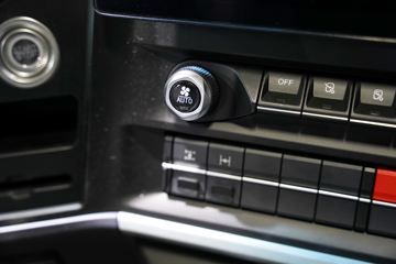 ���ӥ�� ����� 15.6L LNG 660���� 6X4 һ�����12�� AMT�Զ��� ǣ����ͼƬ