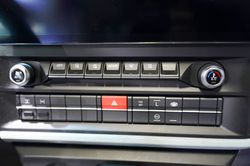 ���ӥ�� ����� 15.6L LNG 660���� 6X4 һ�����12�� AMT�Զ��� ǣ����ͼƬ