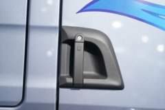 青岛解放 鹰航 智尊版 15L LNG 600马力 8X4 一汽解放12档 AMT自动档 9.5米仓栅式载货车 青岛解放 鹰航 智尊版 15L LNG 600马力 8X4 一汽解放12档 AMT自动档 9.5米仓栅式载货车