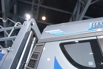 �ൺ��� ӥ�� ����� 15L LNG 600���� 8X4 һ�����12�� AMT�Զ��� 9.5�ײ�դʽ�ػ���ͼƬ