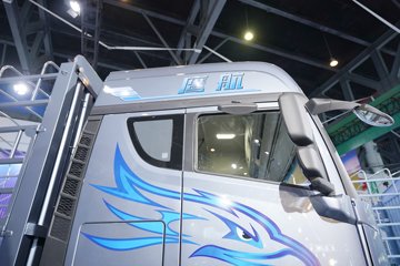 �ൺ��� ӥ�� ����� 15L LNG 600���� 8X4 һ�����12�� AMT�Զ��� 9.5�ײ�դʽ�ػ���ͼƬ