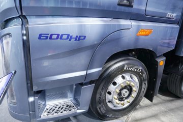 �ൺ��� ӥ�� ����� 15L LNG 600���� 8X4 һ�����12�� AMT�Զ��� 9.5�ײ�դʽ�ػ���ͼƬ