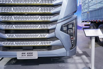 �ൺ��� ӥ�� ����� 15L LNG 600���� 8X4 һ�����12�� AMT�Զ��� 9.5�ײ�դʽ�ػ���ͼƬ