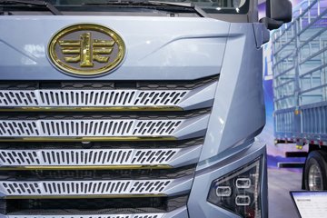 �ൺ��� ӥ�� ����� 15L LNG 600���� 8X4 һ�����12�� AMT�Զ��� 9.5�ײ�դʽ�ػ���ͼƬ