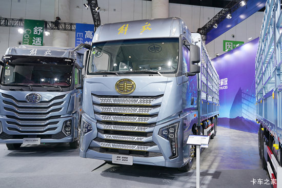 �ൺ��� ӥ�� ����� 15L LNG 600���� 8X4 һ�����12�� AMT�Զ��� 9.5�ײ�դʽ�ػ���