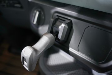 �ൺ��� ӥ�� ����� 15L LNG 600���� 8X4 һ�����12�� AMT�Զ��� 9.5�ײ�դʽ�ػ���ͼƬ