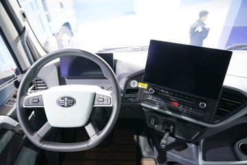 �ൺ��� ӥ�� ����� 15L LNG 600���� 8X4 һ�����12�� AMT�Զ��� 9.5�ײ�դʽ�ػ���ͼƬ