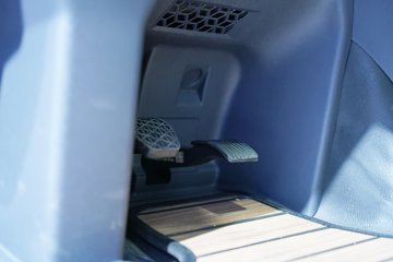 �ൺ��� ӥ�� ����� 15L LNG 600���� 8X4 һ�����12�� AMT�Զ��� 9.5�ײ�դʽ�ػ���ͼƬ