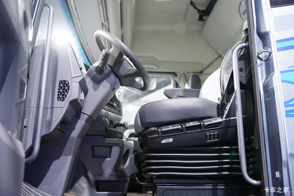 600马力配AMT 解放鹰航LNG仓栅车太能打