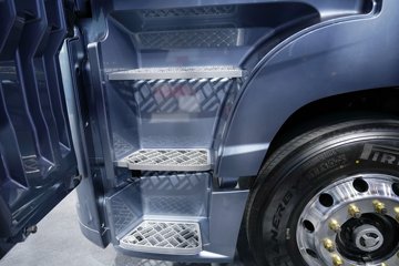�ൺ��� ӥ�� ����� 15L LNG 600���� 8X4 һ�����12�� AMT�Զ��� 9.5�ײ�դʽ�ػ���ͼƬ
