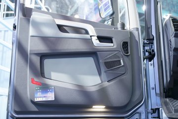 �ൺ��� ӥ�� ����� 15L LNG 600���� 8X4 һ�����12�� AMT�Զ��� 9.5�ײ�դʽ�ػ���ͼƬ