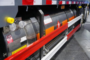 �ൺ��� ӥ�� ����� 15L LNG 600���� 8X4 һ�����12�� AMT�Զ��� 9.5�ײ�դʽ�ػ���ͼƬ