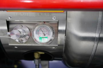 �ൺ��� ӥ�� ����� 15L LNG 600���� 8X4 һ�����12�� AMT�Զ��� 9.5�ײ�դʽ�ػ���ͼƬ