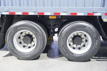 �ൺ��� ӥ�� ����� 15L LNG 600���� 8X4 һ�����12�� AMT�Զ��� 9.5�ײ�դʽ�ػ���ͼƬ