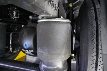 �ൺ��� ӥ�� ����� 15L LNG 600���� 8X4 һ�����12�� AMT�Զ��� 9.5�ײ�դʽ�ػ���ͼƬ