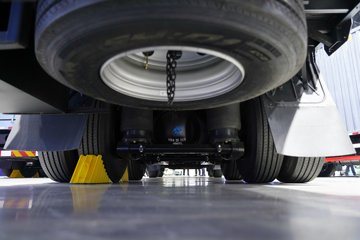 �ൺ��� ӥ�� ����� 15L LNG 600���� 8X4 һ�����12�� AMT�Զ��� 9.5�ײ�դʽ�ػ���ͼƬ