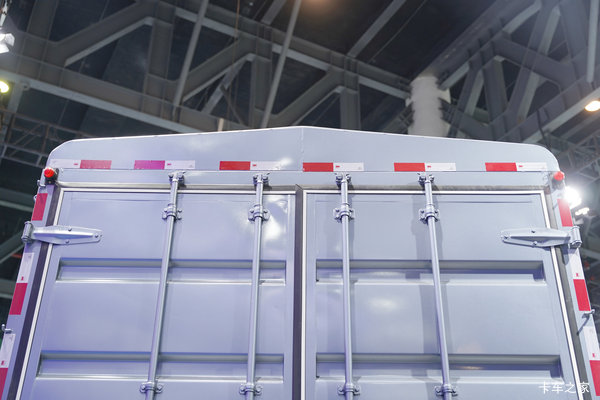 600马力配AMT 解放鹰航LNG仓栅车太能打