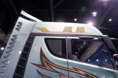 解放鹰航 智享版 15L LNG 600马力 6X4 一汽解放12档 AMT自动档 牵引车