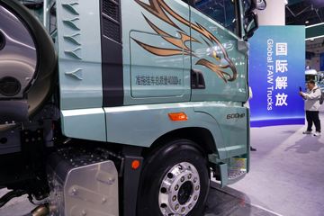 ���ӥ�� ������ 15L LNG 600���� 6X4 һ�����12�� AMT�Զ��� ǣ����ͼƬ
