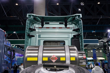 ���ӥ�� ������ 15L LNG 600���� 6X4 һ�����12�� AMT�Զ��� ǣ����ͼƬ