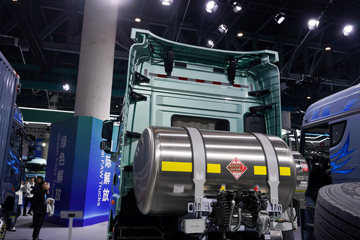 ���ӥ�� ������ 15L LNG 600���� 6X4 һ�����12�� AMT�Զ��� ǣ����ͼƬ