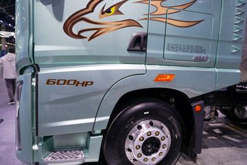 ���ӥ�� ������ 15L LNG 600���� 6X4 һ�����12�� AMT�Զ��� ǣ����ͼƬ