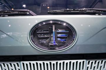 ���ӥ�� ������ 15L LNG 600���� 6X4 һ�����12�� AMT�Զ��� ǣ����ͼƬ