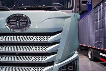 ���ӥ�� ������ 15L LNG 600���� 6X4 һ�����12�� AMT�Զ��� ǣ����ͼƬ