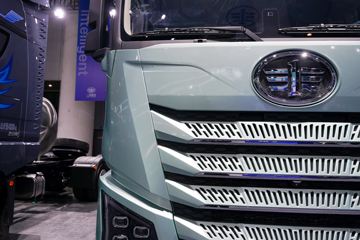���ӥ�� ������ 15L LNG 600���� 6X4 һ�����12�� AMT�Զ��� ǣ����ͼƬ