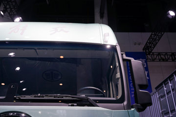 ���ӥ�� ������ 15L LNG 600���� 6X4 һ�����12�� AMT�Զ��� ǣ����ͼƬ