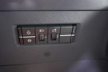 ���ӥ�� ������ 15L LNG 600���� 6X4 һ�����12�� AMT�Զ��� ǣ����ͼƬ