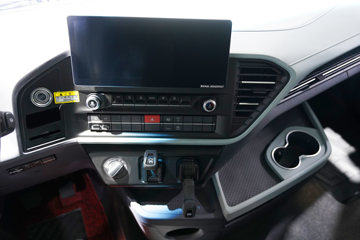 ���ӥ�� ������ 15L LNG 600���� 6X4 һ�����12�� AMT�Զ��� ǣ����ͼƬ
