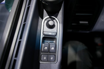 ���ӥ�� ������ 15L LNG 600���� 6X4 һ�����12�� AMT�Զ��� ǣ����ͼƬ