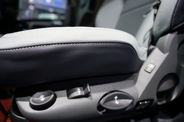 ���ӥ�� ������ 15L LNG 600���� 6X4 һ�����12�� AMT�Զ��� ǣ����ͼƬ