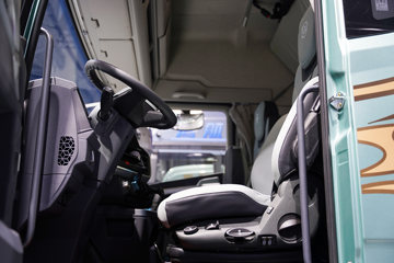���ӥ�� ������ 15L LNG 600���� 6X4 һ�����12�� AMT�Զ��� ǣ����ͼƬ
