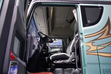 ���ӥ�� ������ 15L LNG 600���� 6X4 һ�����12�� AMT�Զ��� ǣ����ͼƬ