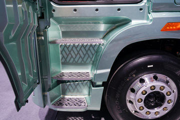 ���ӥ�� ������ 15L LNG 600���� 6X4 һ�����12�� AMT�Զ��� ǣ����ͼƬ