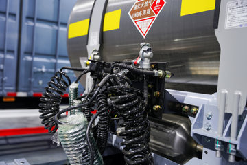 ���ӥ�� ������ 15L LNG 600���� 6X4 һ�����12�� AMT�Զ��� ǣ����ͼƬ