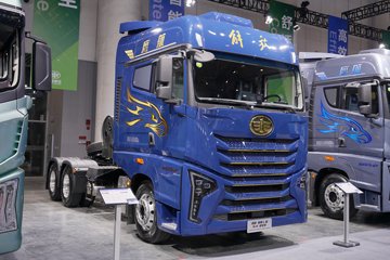 解放鹰航 智尊L版 15.6L LNG 660马力 6X4 一汽解放12档 AMT自动档 牵引车