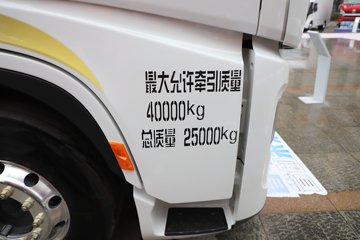 �������ó��Ӱ�S700 12.5L���� 600���� 6X4 ����12�� AMT�Զ��� ǣ����ͼƬ