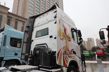 �������ó��Ӱ�S700 12.5L���� 600���� 6X4 ����12�� AMT�Զ��� ǣ����ͼƬ